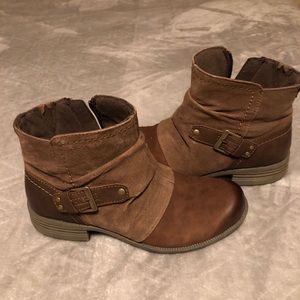 Earth Origins Brown Ankle Boots